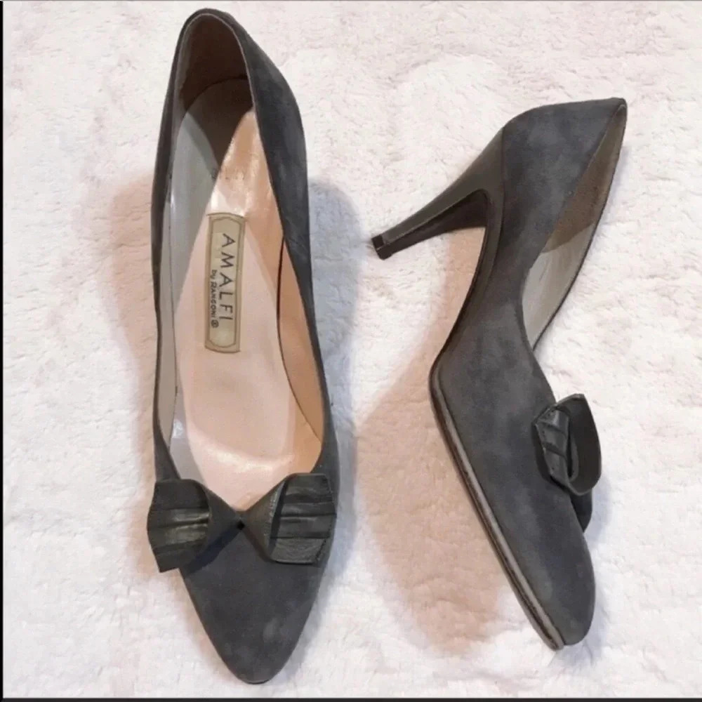 Amalfi by Rangoni Silky Grey Suede Narrow Heels Sz 7.5 AA